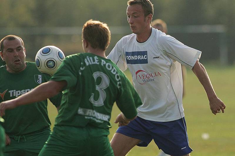 Z fotbalového utkání I.B třídy Bílé Podolí - Kondrac (0:2)