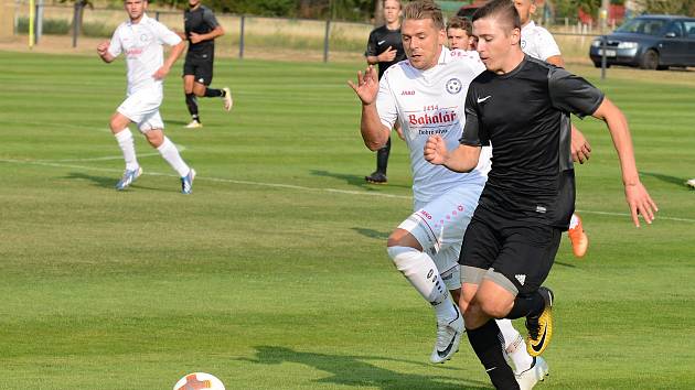 V prvním kole fotbalové I. B třídy, skupiny C porazil doma Hlízov v derby Uhlířské Janovice 2:0.