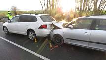 K další nehodě došlo v 10.45 hodin na stejné komunikaci. Řidič s vozidlem značky Fiat Punto narazil do před ním jedoucího vozidla značky Renault.