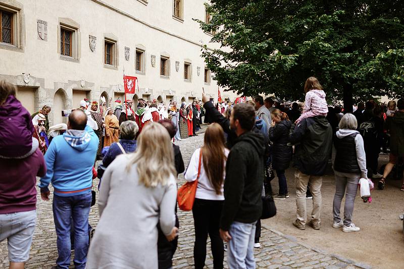 Z Průvodu králů vládnoucí v českých zemích v období gotiky konaný v Kutné Hoře 18. září 2021.