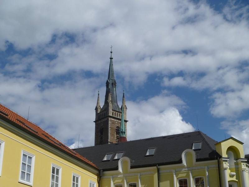 Jana Havlíčková vyfotografovala lokalitu u Žižkovy brány v Čáslavi a s ní i vedle stojící historické Hlaváčovy domy.