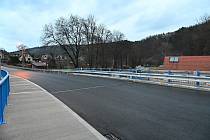 Na Štědrý den ráno byl otevřen nový most přes řeku Sázavu v Kácově. Skončilo tak trápení řidičů, kteří museli používat mnohakilometrové objížďky.
