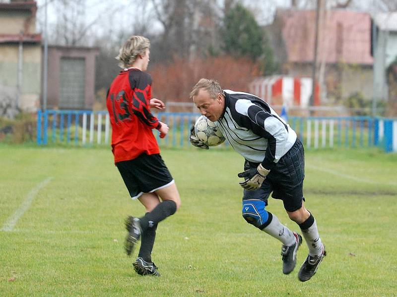 12. kolo IV. třídy: Malín B - Rataje B, 7. listopadu 2010.