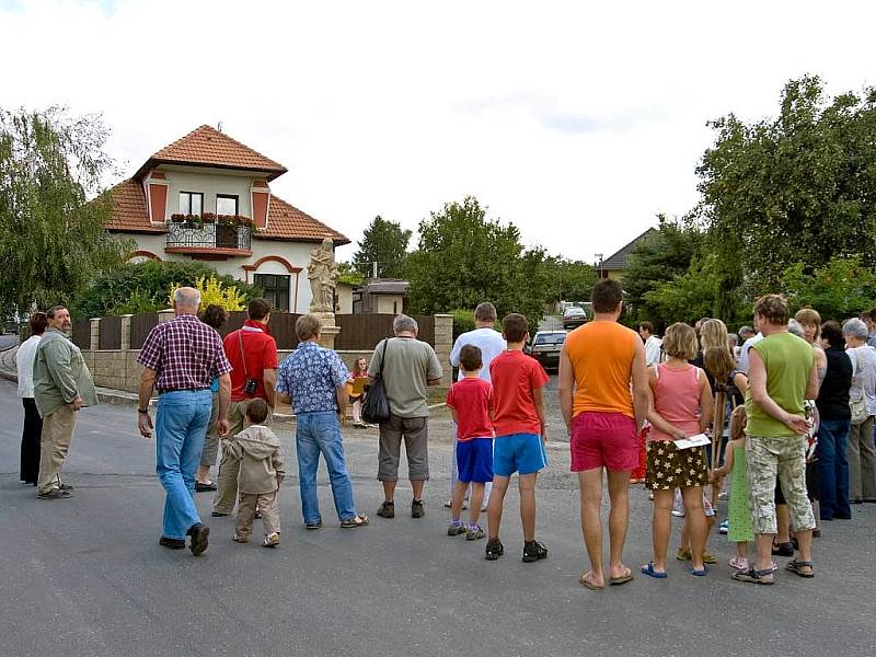 Požehnání sochy svaté Anny v Přítokách