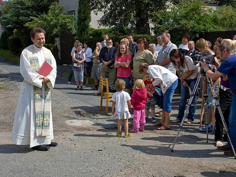 Požehnání sochy svaté Anny v Přítokách