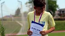 Ze závěrečného slavnostního ceremoniálu Městských her 9. olympiády dětí a mládeže na stadionu Olympia v Kutné Hoře.