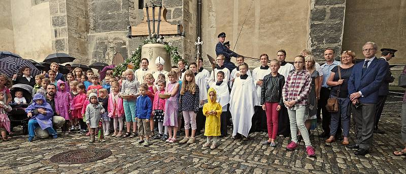 V rámci nedělních oslav svátku svatého Jakuba, patrona arciděkanského kostela v Kutné Hoře, se v chrámu uskutečnila slavnostní mše.