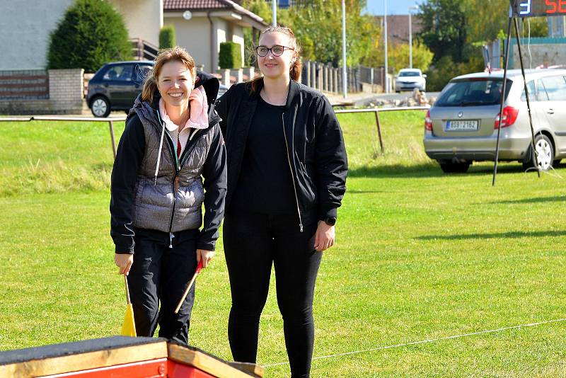 Sobota 28. září patřila v Uhlířských Janovicích mladým hasičům. Běžel se zde závod na šedesát metrů překážek.