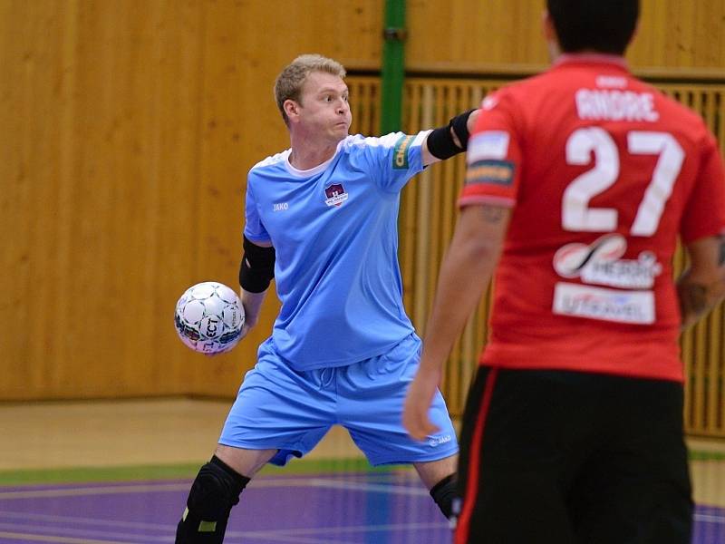 4. kolo CHANCE futsal ligy: Benago Zruč n. S. - Tango Hodonín 3:3, 7. října 2016.