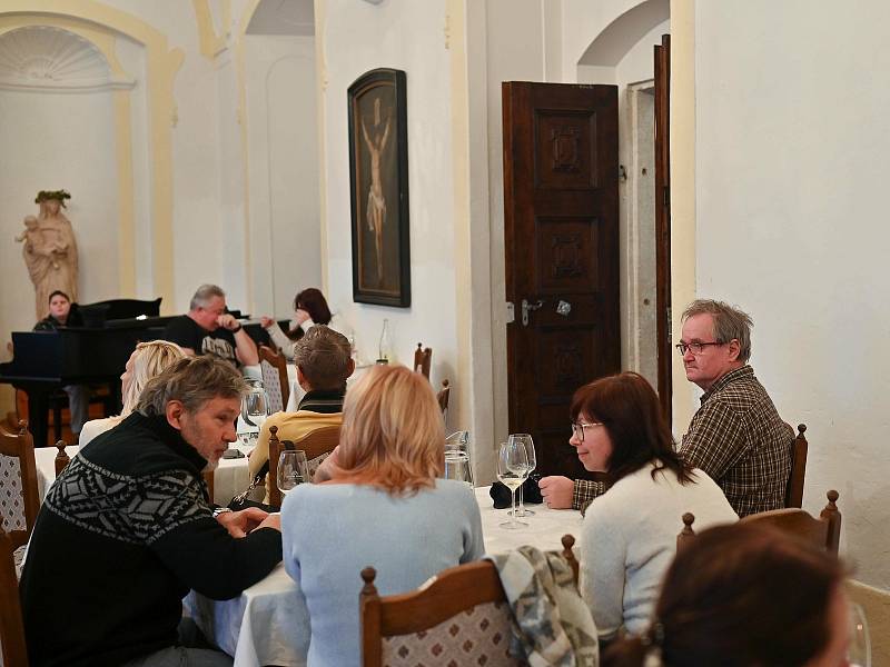 Z oslavy 18. a 19. výročí založení rodinného vinařství Vinné sklepy Kutná Hora v klášteře sv. Voršily.