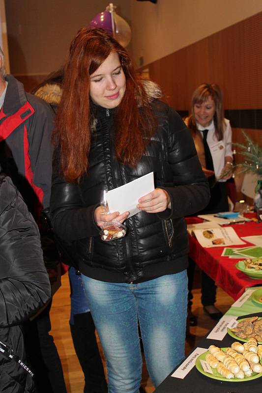 Studenti nabízeli své výrobky a služby na Veletrhu fiktivních firem.