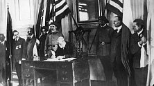 Tomáš Garrigue Masaryk podepisal ve Filadelfii deklaraci o založení Demkratické středoevropské unie v Síni nezávislosti.