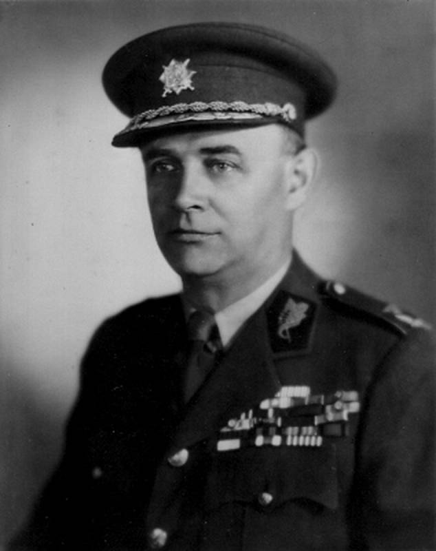 Generál František Moravec v důstojnické uniformě