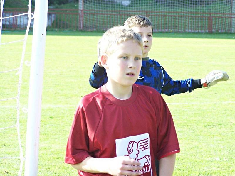 Z fotbalového utkání starší přípravy Kutná Hora A – Červené Janovice 4:1, sobota 23. října 2010.