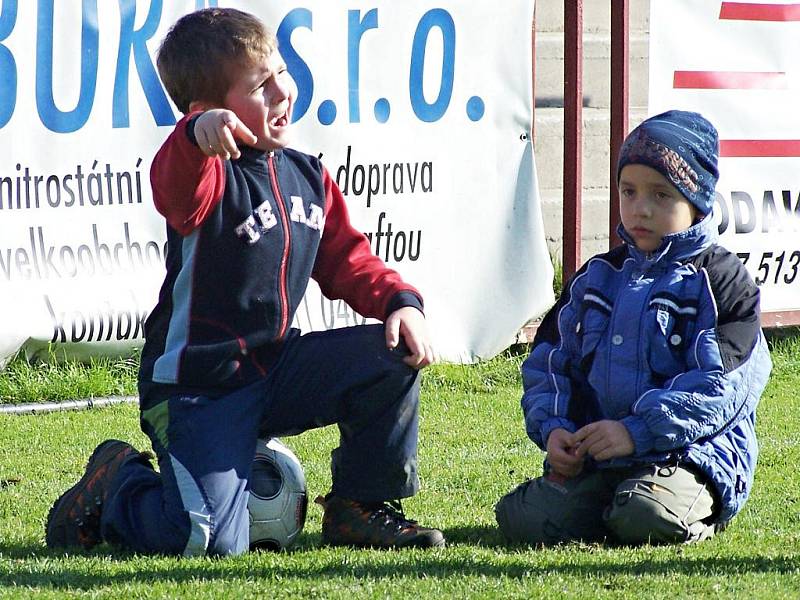 Z fotbalového utkání starší přípravy Kutná Hora A – Červené Janovice 4:1, sobota 23. října 2010.