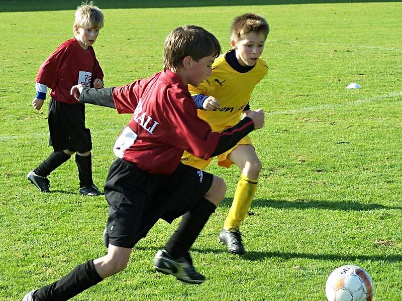 Z fotbalového utkání starší přípravy Kutná Hora A – Červené Janovice 4:1, sobota 23. října 2010.