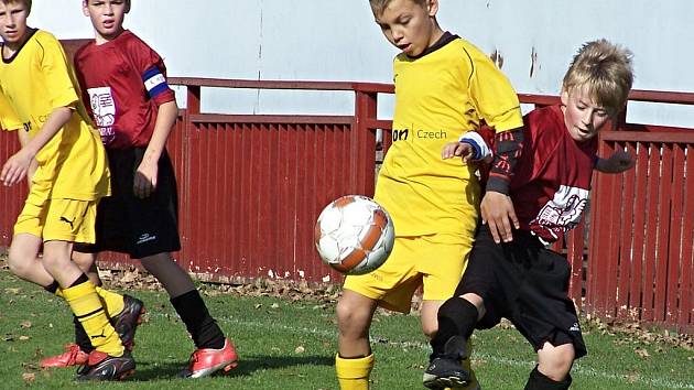 Z fotbalového utkání starší přípravy Kutná Hora A – Červené Janovice 4:1, sobota 23. října 2010.