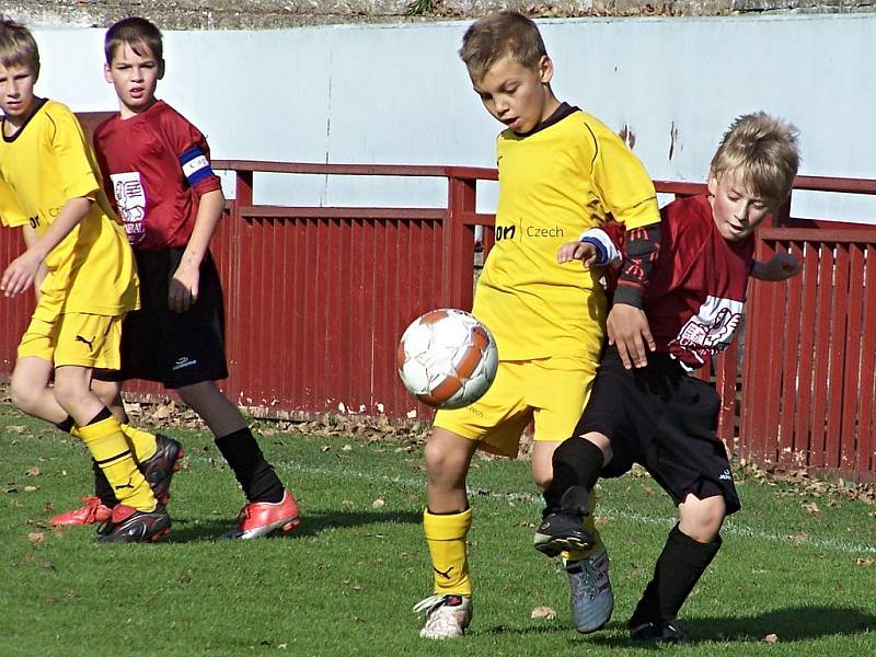 Z fotbalového utkání starší přípravy Kutná Hora A – Červené Janovice 4:1, sobota 23. října 2010.