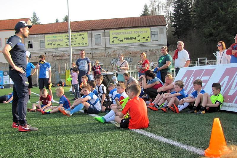 Z testování mladých fotbalistů v Čáslavi za účasti bývalého reprezentanta Tomáše Ujfalušiho.