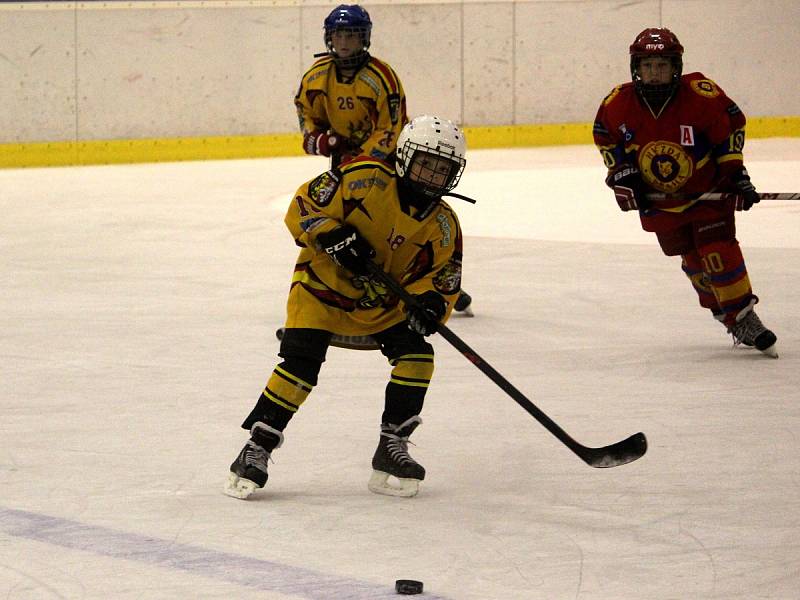 Hokejové mistrovské utkání krajské ligy mladších žáků: SK Sršni Kutná Hora - HC Hvězda Praha 3:20 (1:6, 1:3, 1:11).