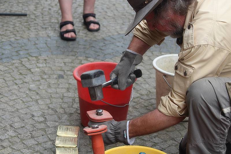 Kameny zmizelých byly položeny v Kutné Hoře