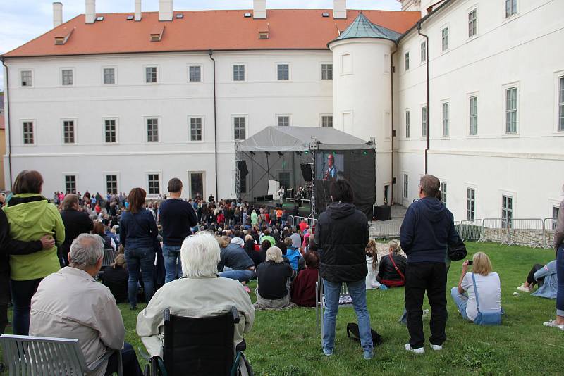 Kulturní léto v GASK uzavřel koncert skupiny Olympic.