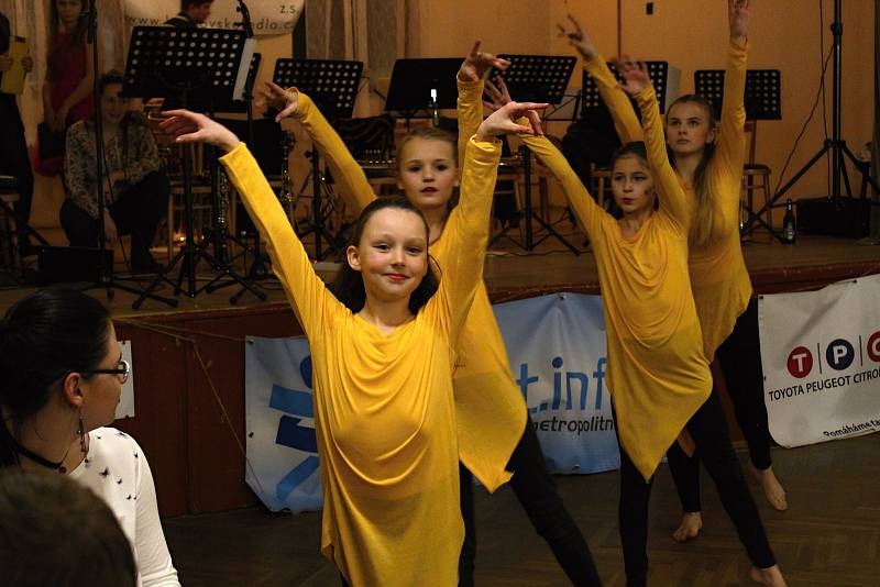 Věneček slavnostně zakončil kurz Jedinečných tanečních