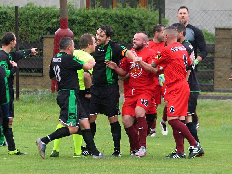 Fotbalová III. třída: TJ Sokol Červené Janovice - TJ Rataje nad Sázavou 3:0 (0:0).