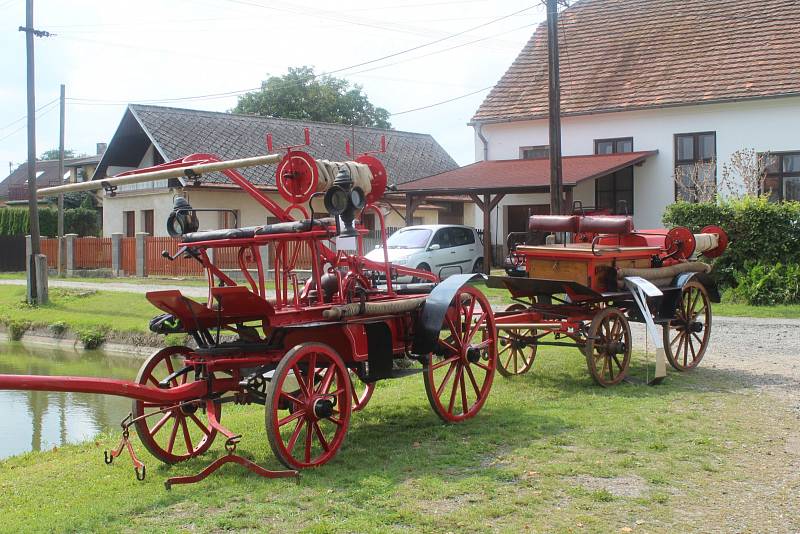 Z oslav 100 let od založení SDH Dobrovítov.