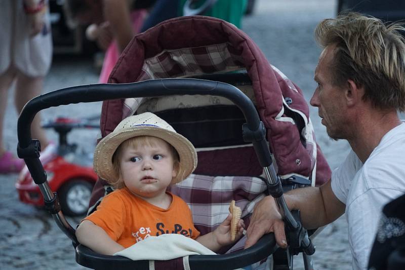 Kinematograf bratří Čadíků uvedl film i kapely Vesper a Simulantenbande 