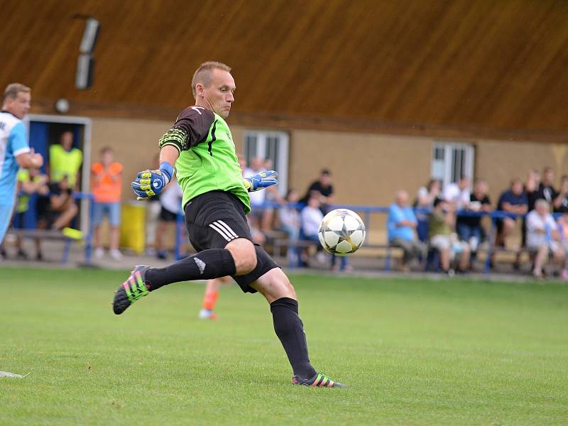 Fotbalový zápas 1. kola I. B třídy, skupiny C mezi Suchdolem a Vrdy (v oranžovém) skončil v sobotu 22. srpna 2020 výhrou domácích 2:1 po penaltách.