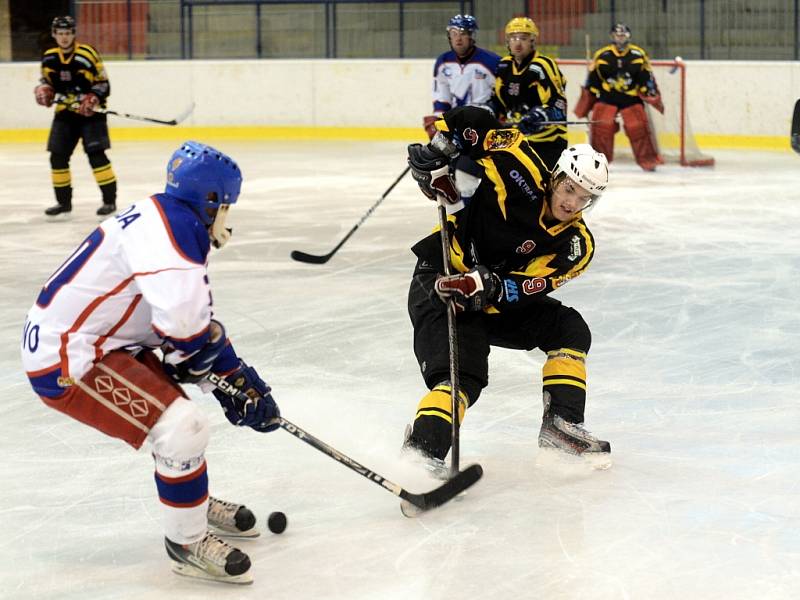 Hokejisté SK Sršni Kutná Hora porazili Hvězdu Kladno, 6. října 2013.