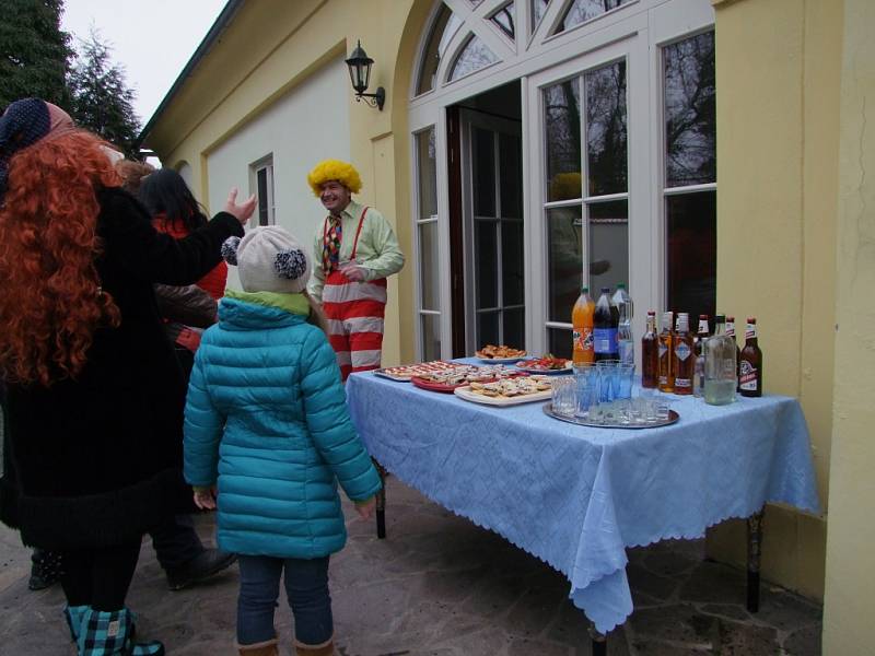 Masopustní masky pochodovaly Úmonínem