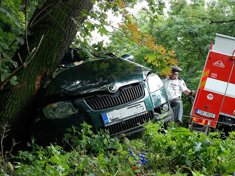 Dopravní nehoda mezi Novými Dvory a Svatým Mikulášem. 3. 8. 2010