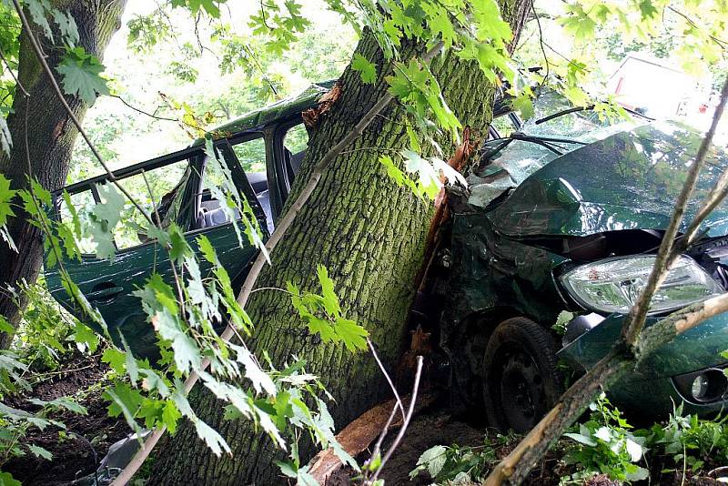 Dopravní nehoda mezi Novými Dvory a Svatým Mikulášem. 3. 8. 2010