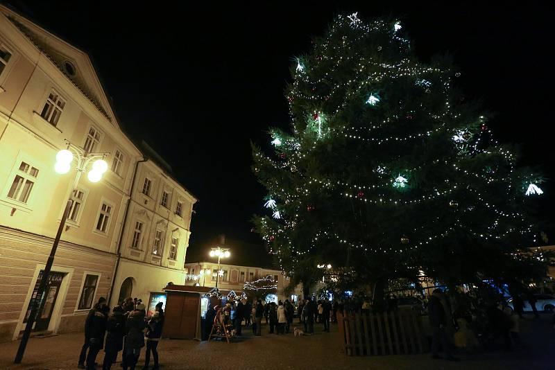 Rozsvícení vánočního stromu v Kutné Hoře v sobotu 4. prosince 2021.