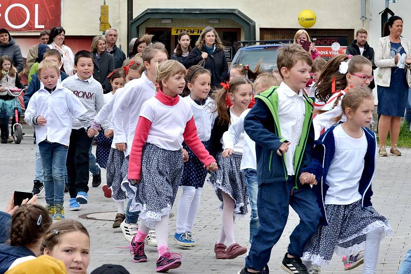 Prvomájový koncert pořádala Základní umělecká škola Uhlířské Janovice.