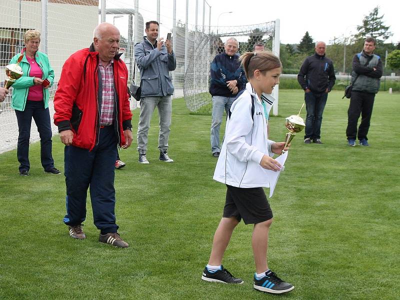 Z finálového turnaje soutěže meziokresních výběrů kategorie U11 v Horních Počaplech na Mělnicku.