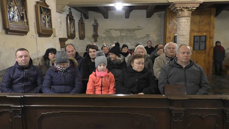 Adventní koncert v kostele sv. Vavřince ve Zbraslavicích.