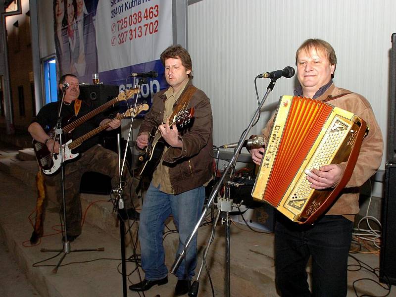 Sršni pozvali fanoušky na pivo a párek