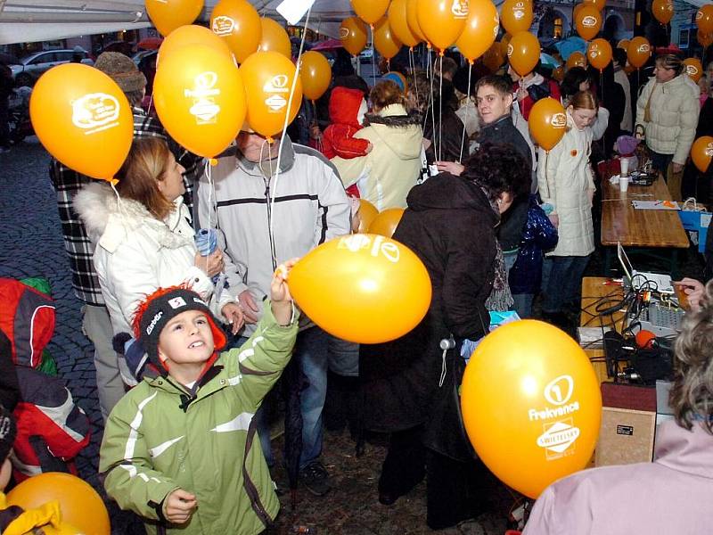 Vypouštění ježíškovských balonků v Kutné Hoře