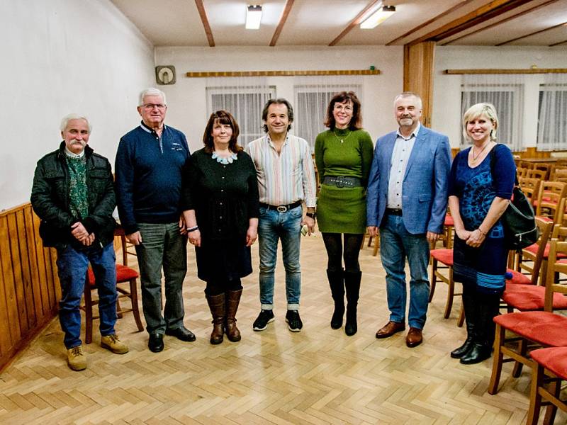 Z besedy s expertem na bezpečnost Andorem Šándorem v sále hasičské zbrojnice v Uhlířských Janovicích.