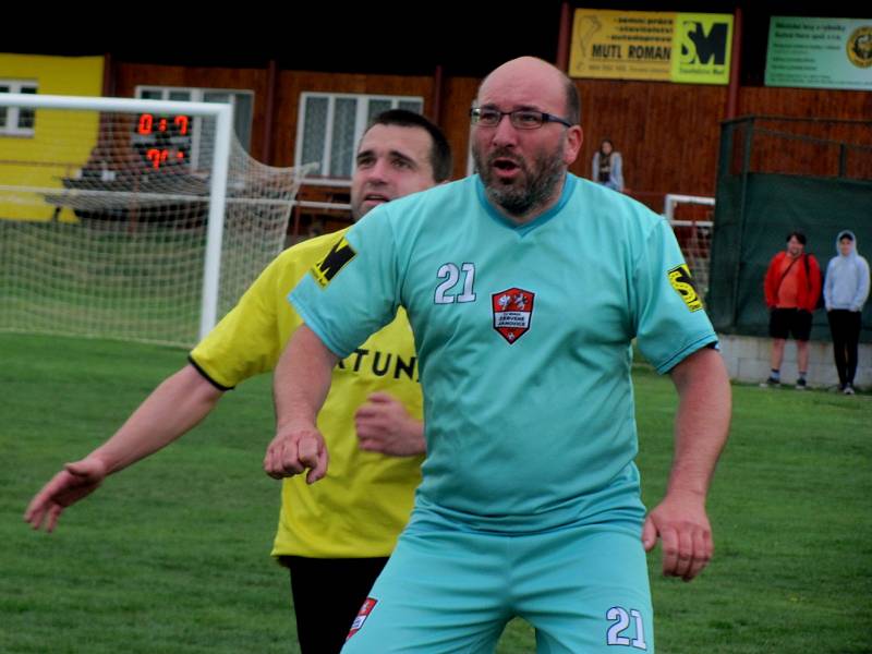 Fotbalová III. třída: TJ Sokol Červené Janovice - AFK Kácov 0:8 (0:3).