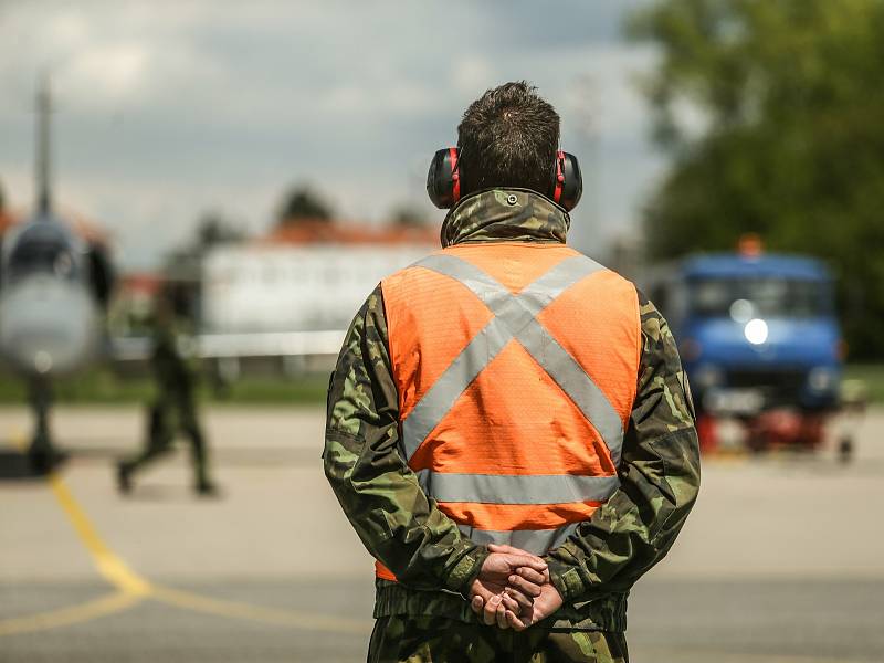 Z úspěšné certifikace display pilotů letounů L-159 ALCA na letišti v Čáslavi.