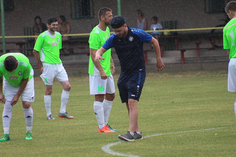 Hlízov se v Bečvárech mohl radovat z vítězství 5:0.