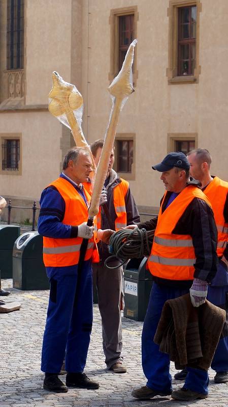 Instalace hodin na věž kostela sv. Jakuba