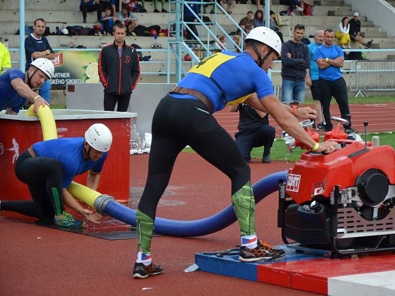 Z krajské soutěže v požárním sportu profesionálních a dobrovolných hasičů na stadionu Olympia v Kutné Hoře.