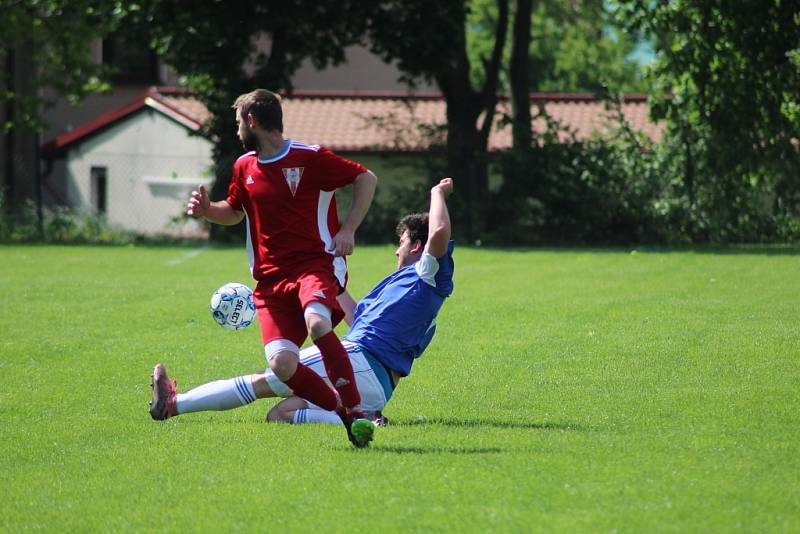 Z fotbalového utkání okresního přeboru Sedlec - Zbraslavice