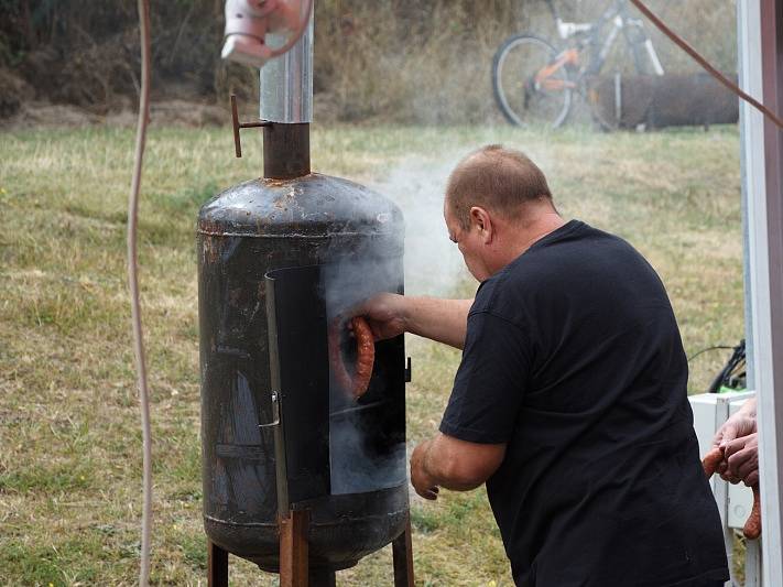 Hasiči ze Zbraslavic pro děti připravili řadu atrakcí a soutěží.