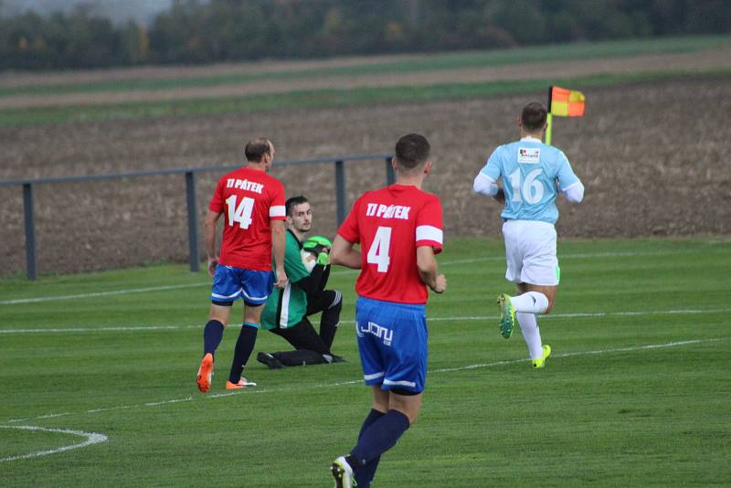 Fotbalisté Hlízova otočili duel s Pátkem z 0:2 na 3:2 gólem v 89. minutě zápasu, kdy se trefil hlavou Martin Výborný.